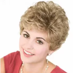   121, TERMÉSZETES-SZŐKE RÖVID, HULLÁMOS PARÓKA, PRÉMIUM MINŐSÉG!