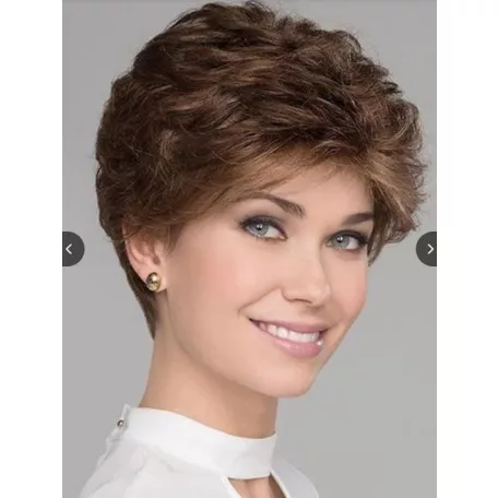 11A, VILÁGOS BARNA, ENYHÉN HULLÁMOS RÖVID PARÓKA,VALÓDI HAJ FELHASZNÁLÁSÁVAL