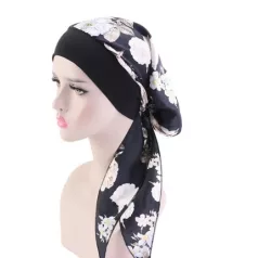   - ELEGÁNS KEMOTERÁPIÁS KENDŐ, ELASZTIKUS, NEM KELL KÖTÖZNI! KÖNNYŰ SELYEMBŐL, FEKETE-FEHÉR VIRÁG MINTÁS