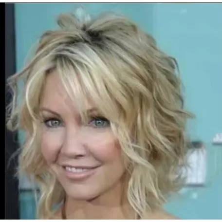 53a, TRENDY FAZON! TERMÉSZETES-SZŐKE PARÓKA, PRÉMIUM MINŐSÉG!