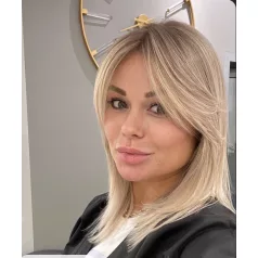   BARBARA, VILÁGOS-SZŐKE FOKOZATOSAN VÁGOTT OMBRE (tövénél világosbarna) PARÓKA, VALÓDI HAJ FELHASZNÁLÁSÁVAL