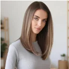 16, TERMÉSZETES VILÁGOSBARNA KLEOPÁTRA FAZONÚ, CSIPKE ELÜLSŐ PARÓKA, VALÓDI HAJ FELHASZNÁLÁSÁVAL