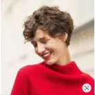 126, EGYSZRŰ KÖZÉPBARNA HULLÁMOS PARÓKA, PRÉMIUM MINŐSÉG