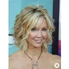 BETTINA, DIVATOSAN ELEGÁNS TERMÉSZETES SZŐKE PILLANGÓ HULLÁMOS PARÓKA, VALÓDI HAJ FELHASZNÁLÁSÁVAL! 